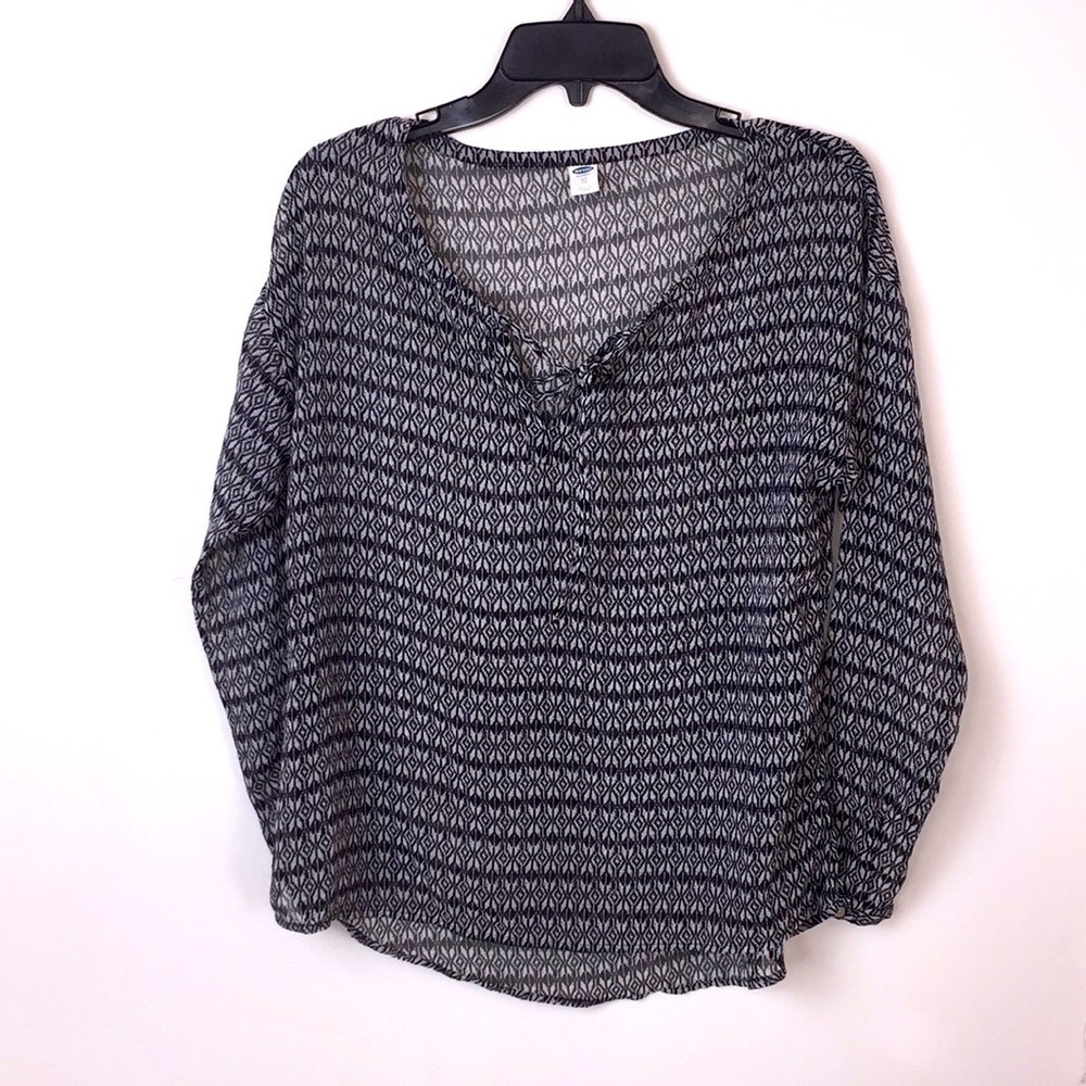 🌸 Old Navy gray sheer top. Size XS.
